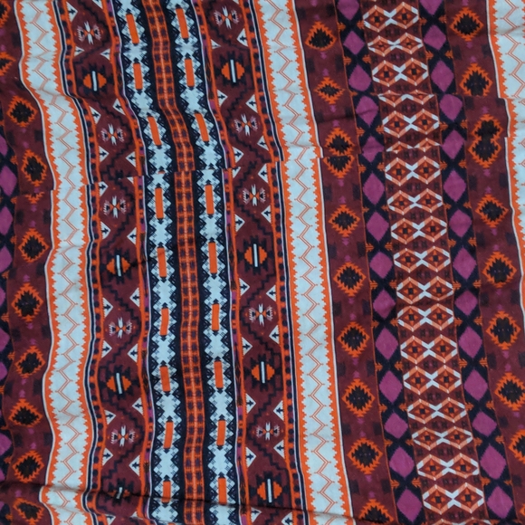 XL Northcrest Patterned Tank with Cotton Lace Sleeves - Picture 3 of 5